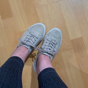 Well Worn Women’s size 7.5 sneakers